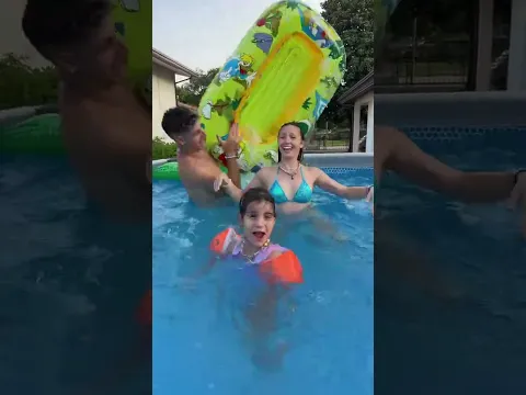 Video Thumbnail: Mike e Aurora con Laura ballano la nostra nuova canzone in piscina #shrots #canzone