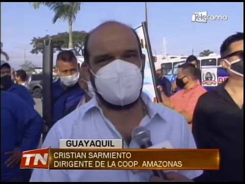 Más de 400 buses urbanos paralizaron sus actividades
