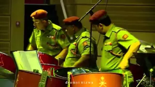 عبدالقادر يا بوعلم اداء الفرقة الفولاذية بالحرس السلطاني العماني SQU 