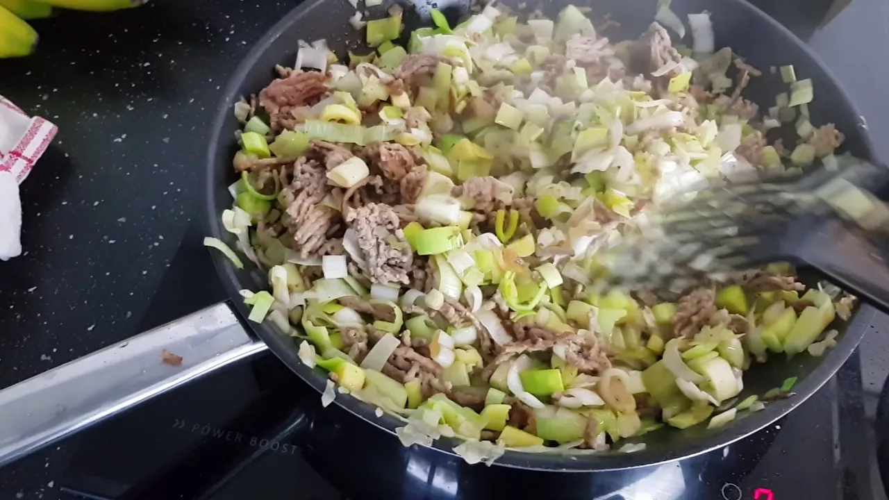 Käsesuppe mit Hackfleisch - deftiges Soulfood Rezept. 