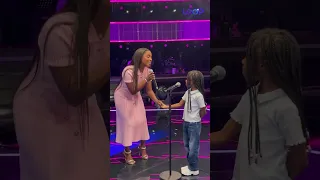 داليا مبارك وابنتها بفيديو لطيف من كواليس                دندنها