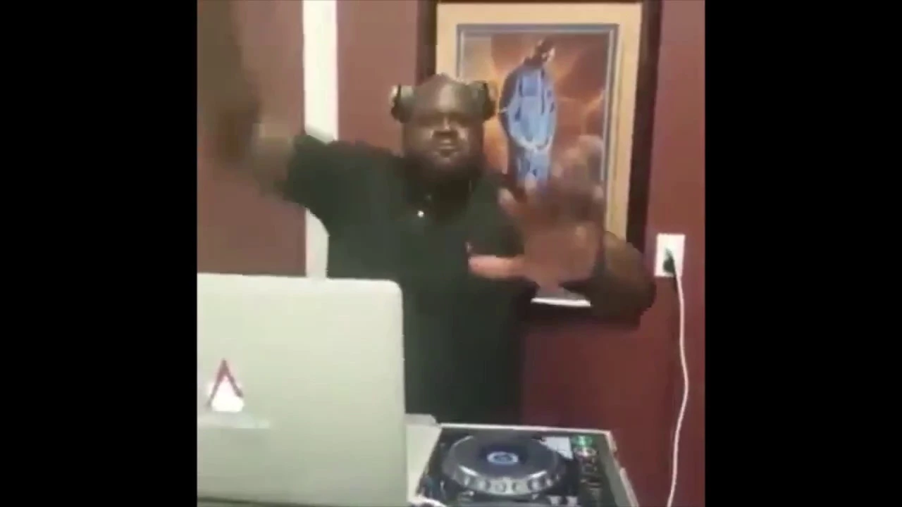 Shaq DJ meme