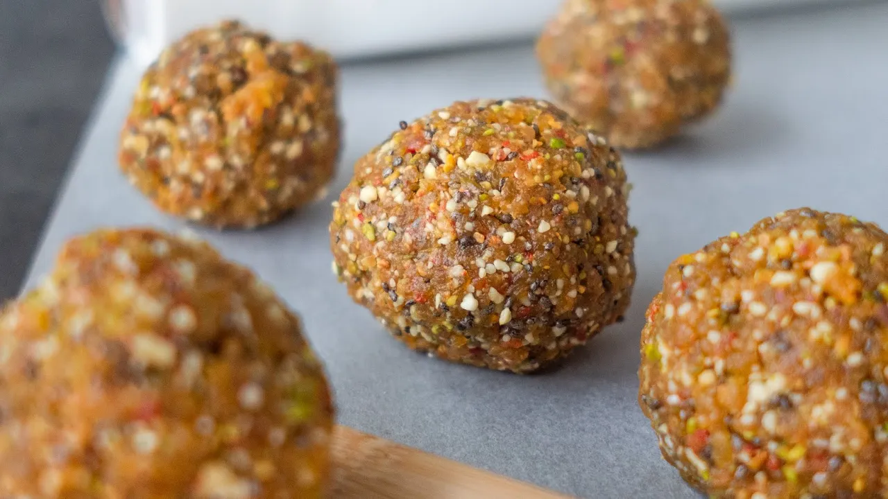 APRICOT ENERGY BALLS   LIGHT AND ZESTY