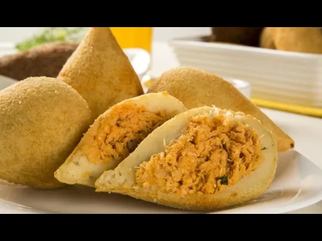 COXINHA DE FRANGO DESFIADO