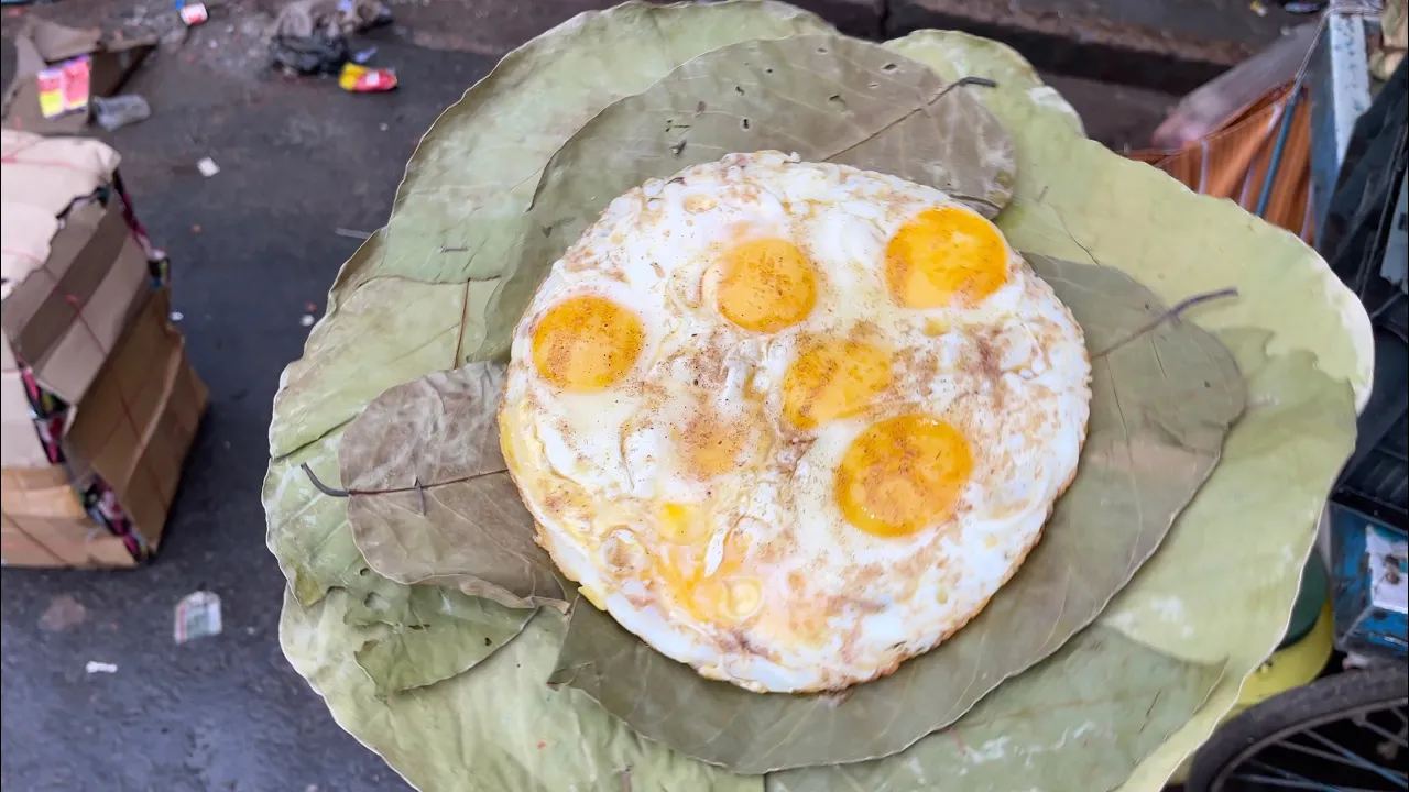 Aunty Serves Giant 8 Eggs Half Fry   Street Food