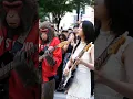 Download Lagu viral monyet main gitar listrik di jalanan kota korea #shorts #music #guitar