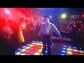 "You Should Be Dancing" fiebre sábado en la noche.