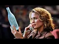 Download Lagu Ze vindt een fles op het strand en de liefdesbrief die erin zit, ontroert haar tot tranen toe en ...