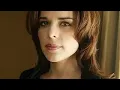 13 Sexy Photos of Neve Campbell