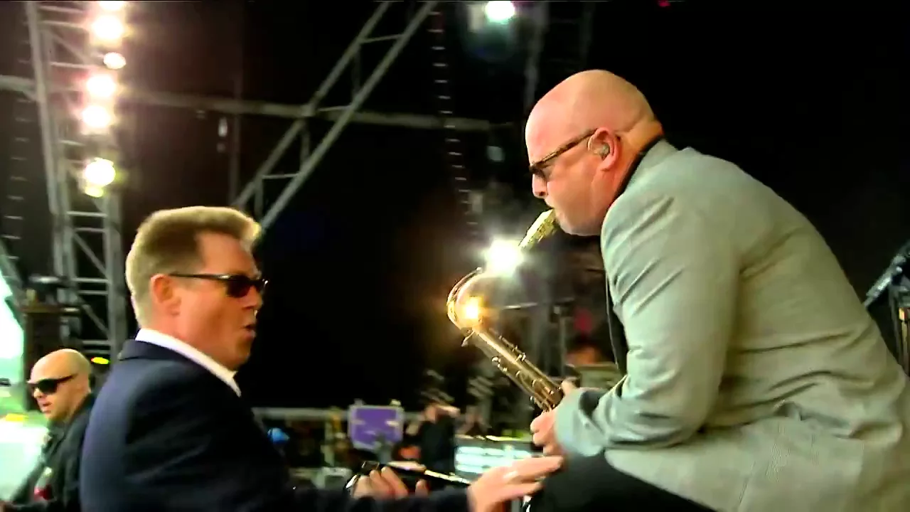 Madness - One Step Beyond (Live at Glastonbury 2009) Madness - One Step Beyond (Live at Glastonbury 2009)