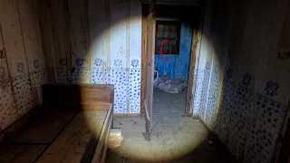 O QUE VIMOS ATRÁS DESTA PORTA TIROU NOSSO SONO!