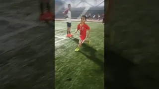 نظرات الولد ههه الموهبة الصغيرة اصغر موهبة في العالم الحارس تحداني بلعب في نادي غزة الرياضي 