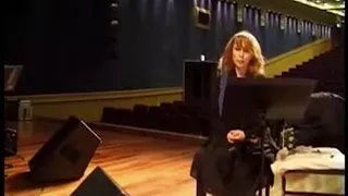 في شي عم بيصير فيروز دندنها