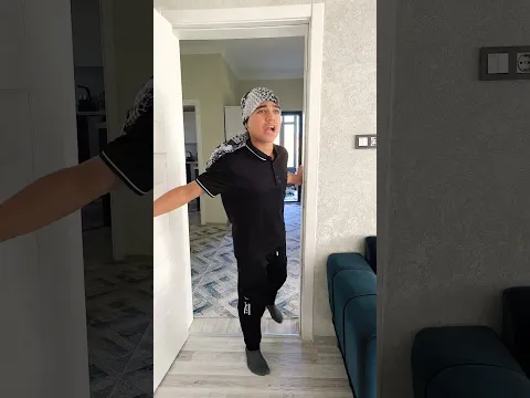 Küçük kardeşe bulaşmak