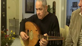 على عود الموسيقار رياض السنباطى غزال حيرت قلبى معاك عزف وغناء كابتن طيار محمد رياض السنباطى 