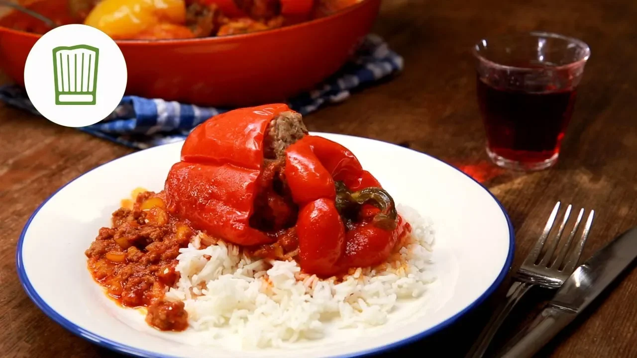 Gefüllte Paprika mit Hackfleisch und Reis ganz klassisch zubereitet.Dieses - gefüllte Paprika - Reze. 