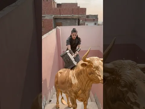 البنت كسرت الثور الزهبي لتنتقم😱
