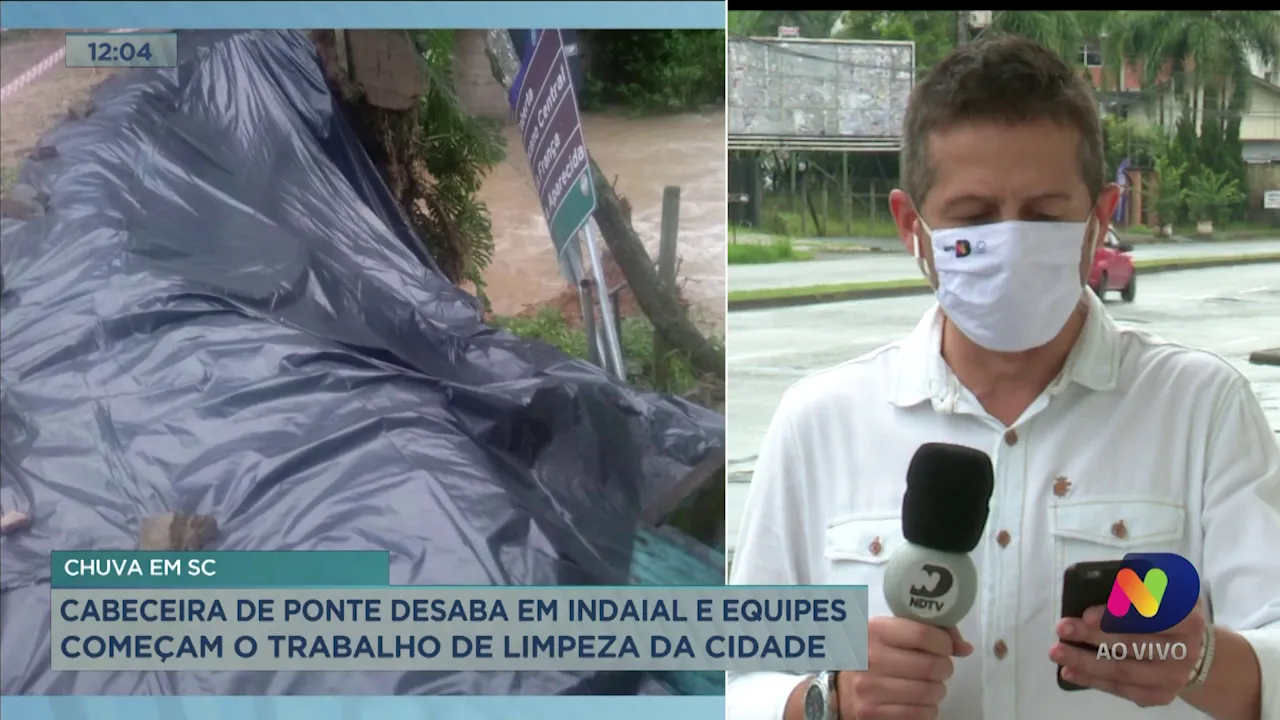 Cabeceira de ponte desaba em Indaial e equipes começam o trabalho de limpeza da cidade