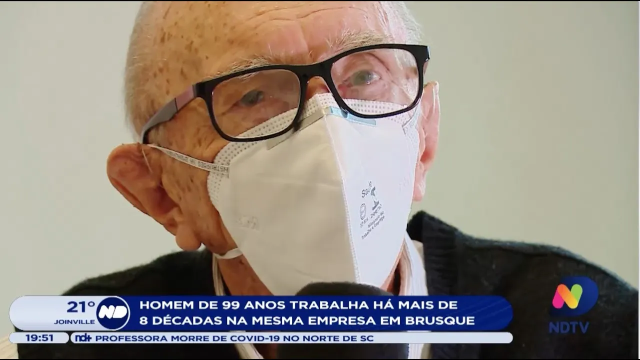 Homem de 99 anos trabalha há mais de 8 décadas na mesma empresa em Brusque