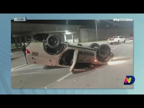 Viatura do Pelotão da Patrulhamento Tático da PM capota em acidente na BR-101, em Laguna