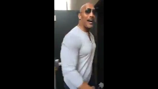 Therock em surpresa para fãs no Cinema