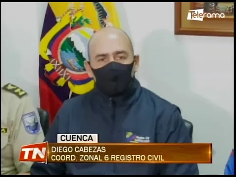 Cientos de personas amanecen en los exteriores del registro civil para conseguir un pasaporte