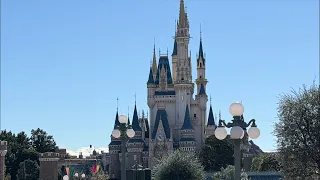IM AT DISNEYLAND!!!
