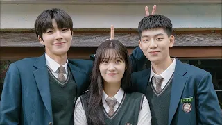 بنت كيوته بتروح مدرسه جديده بيتنمروا عليها بس الصدمه اشهر طالب بيدافع عنها وبيرتبط بيها ملخص مسلسل 