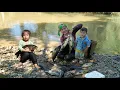 Lagu Catching fish, trapping giant river fish with his young son to sell at the market