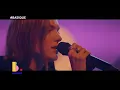CHARLOTTE CARDIN joue 'Feel Good' en live