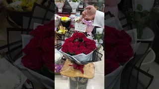 جوال ايفون    مع بوكيه ورد طبيعي   مندوب هدايا الرياض وتوصيل الرياض دندنها