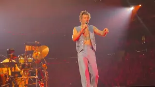 harry styles late night talking madison square garden 8 28 2022