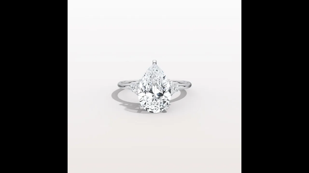 Juliette丨3CT Pear Cut Lab Grown Diamond Cluster Ring with Round Accents in 14K Gold/Platinum