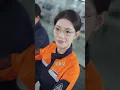 女工程師天天加班，卻因一次準時下班被扣3個月工資；3天後工廠癱瘓，廠長跪求她回來！