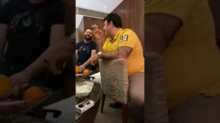 الفنان أحمد ازرق نائل حزوان ﻱ وملك الع ود الأستاذ عامر عم وري بجلس ة طرب    دندنها