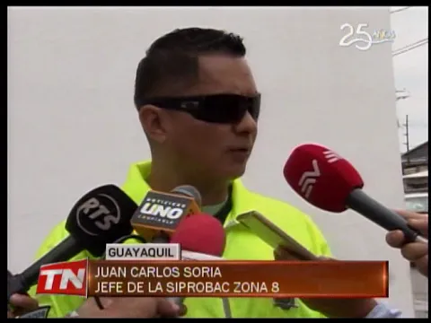 Presunto policía estaría involucrado en robo de 25 mil dólares