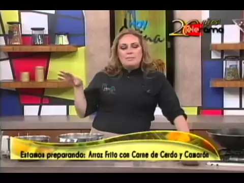 Arroz frito con carne de cerdo y camarón