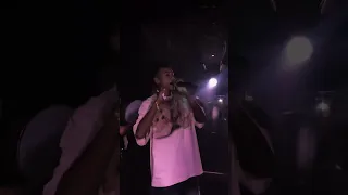 اكشن بدأ العرض القاسي 