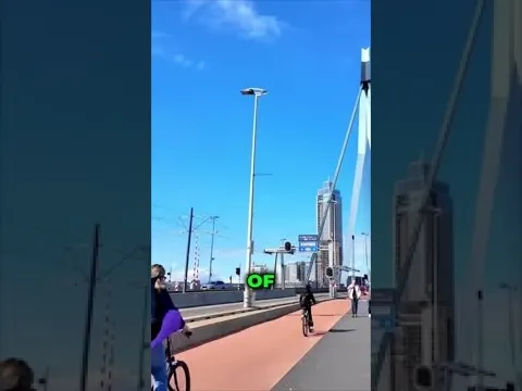 لماذا يركب الجميع الدراجات في هولندا؟ 🚲🇳🇱 #Shorts