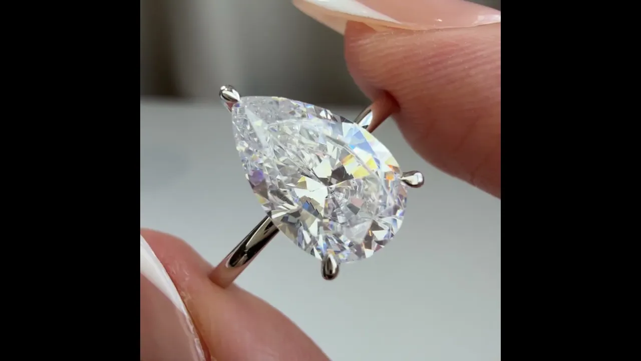 Elise丨2CT Pear Cut Lab Diamond Engagement Ring In 14K Gold
