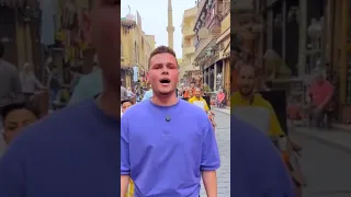 الناس تحسهم مستغربين لأنهم أتعود ان الأغاني بس إلي بصوت عالي الفديو مفروض يلف العالم 