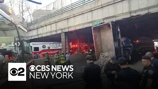 Westbound BQE closed in Queens after truck hits overpass