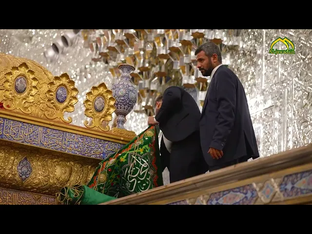 ضريح الإمامين الكاظمين (ع) يتزين بالوشاح الأخضر أبتهاجاً بذكرى مولد النبي محمد (ص)