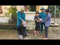 Download Lagu Single mother was lucky to be saved by the police, little boy Thang was moved to give back his child